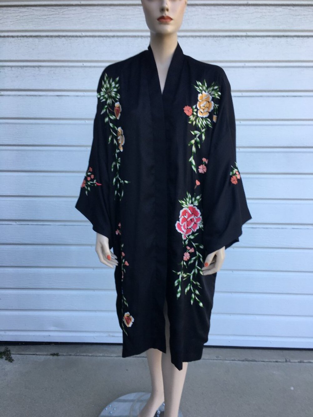 Alice & Olivia Women's Black Embroidered Flowers Kimono Floral Duster sz M/L